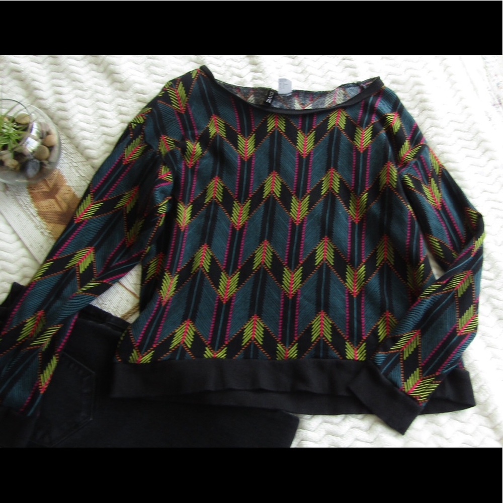 Divided H&M Sweatshirt With Cute Design Crew Neck